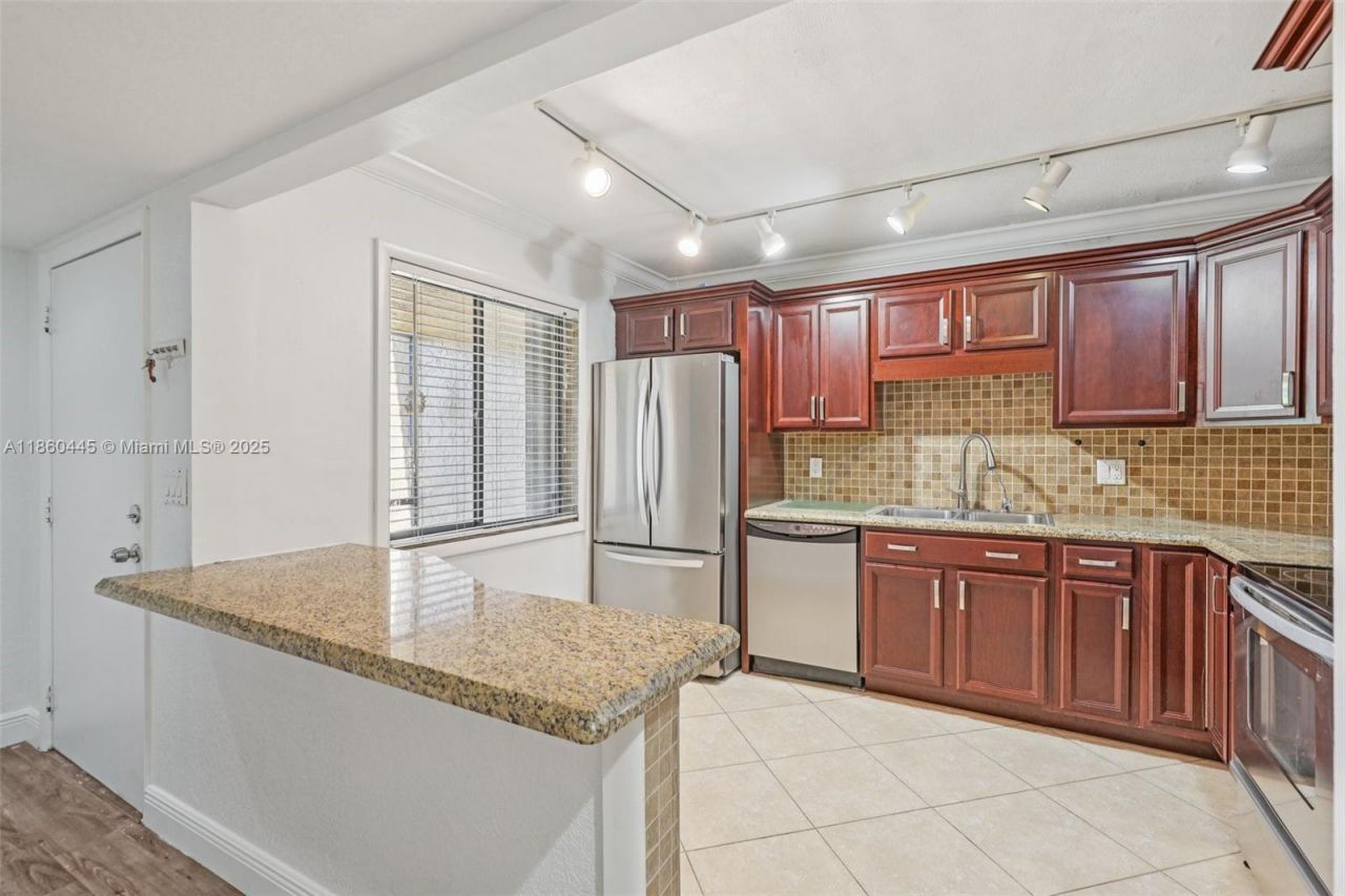 195 Lakeview Dr, Unit 105, Weston, FL 33326 Photo