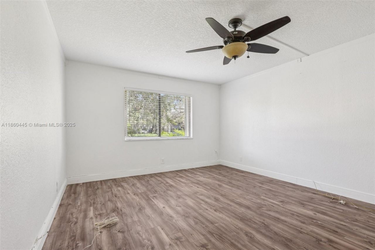 195 Lakeview Dr, Unit 105, Weston, FL 33326 Photo