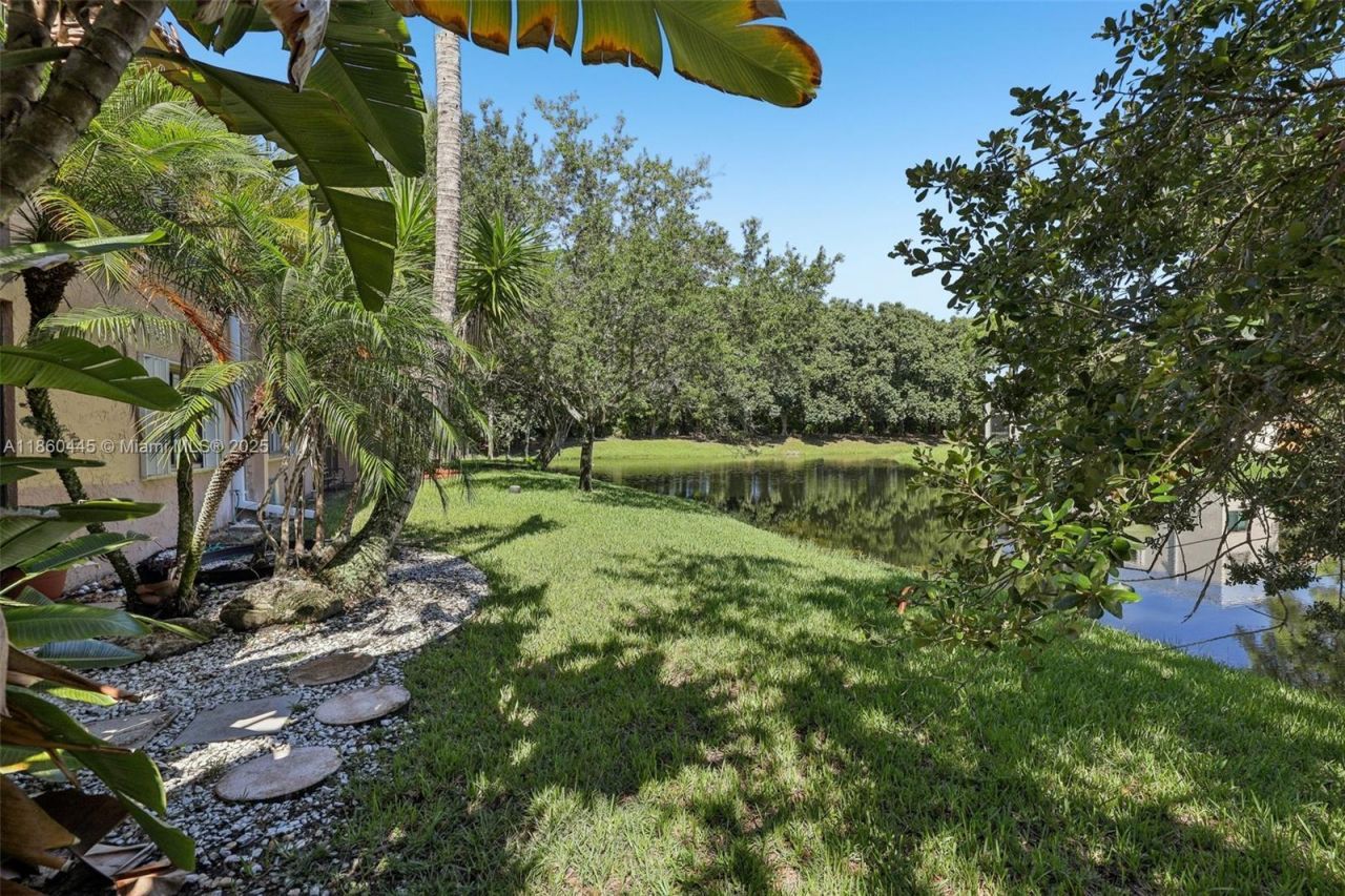 195 Lakeview Dr, Unit 105, Weston, FL 33326 Photo