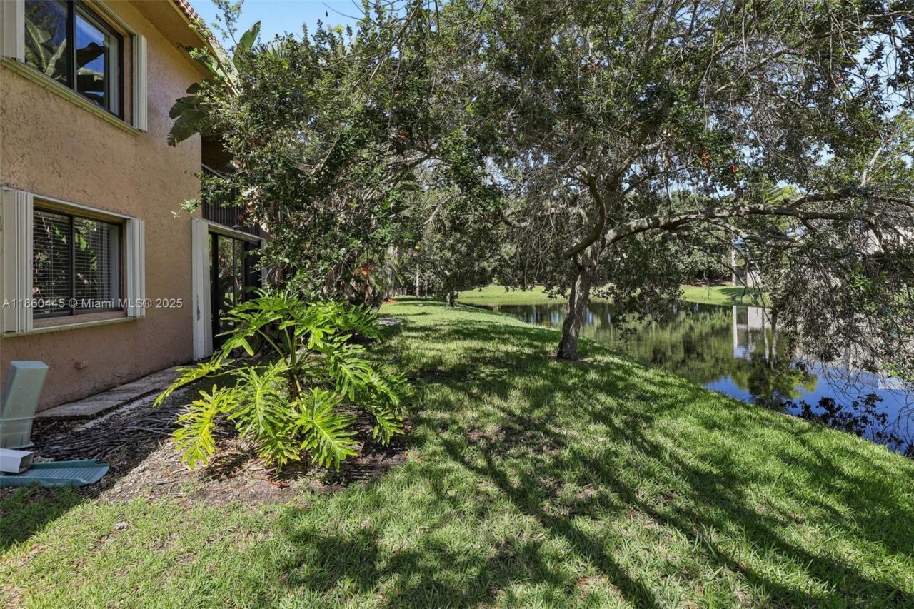 195 Lakeview Dr, Unit 105, Weston, FL 33326 Photo