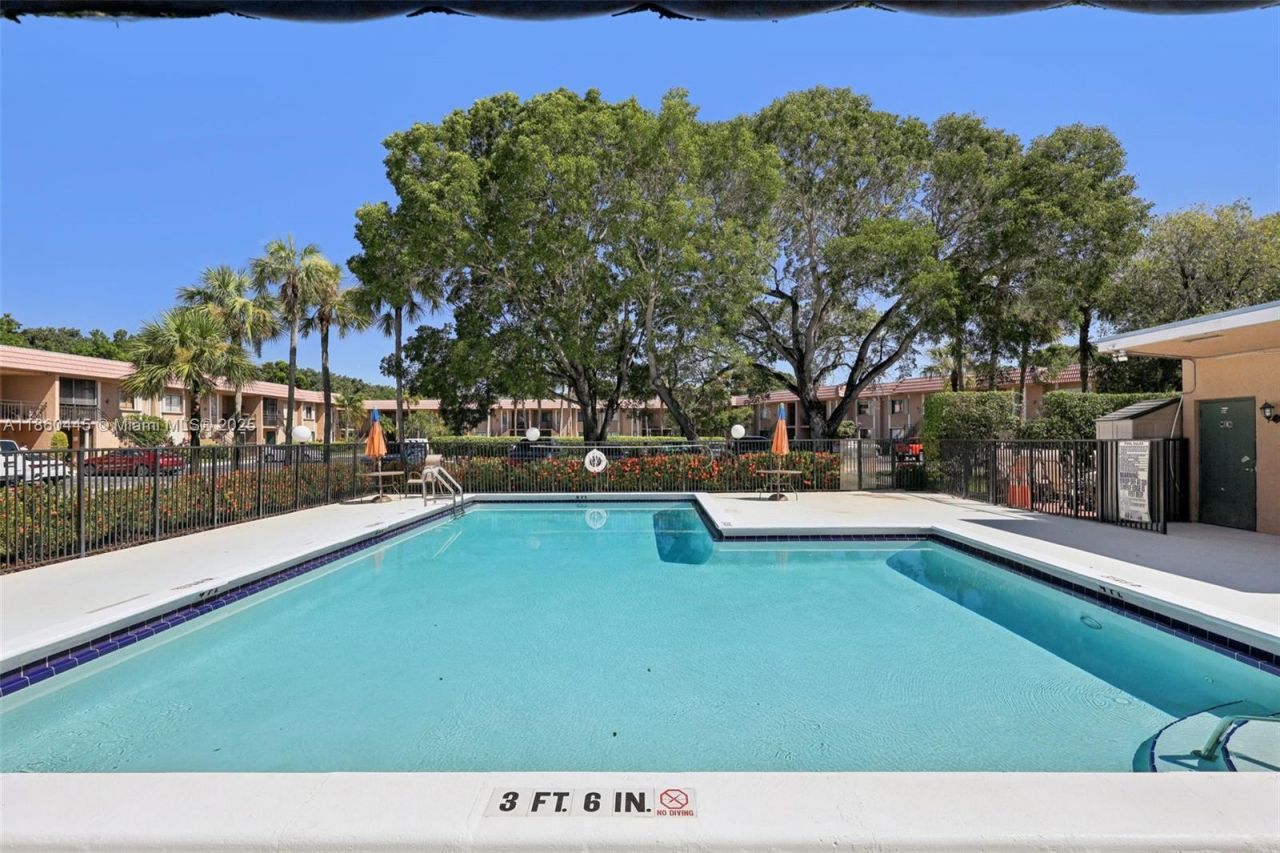 195 Lakeview Dr, Unit 105, Weston, FL 33326 Photo