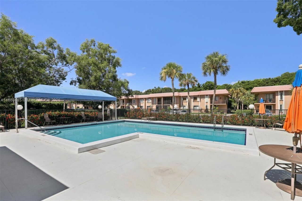 195 Lakeview Dr, Unit 105, Weston, FL 33326 Photo