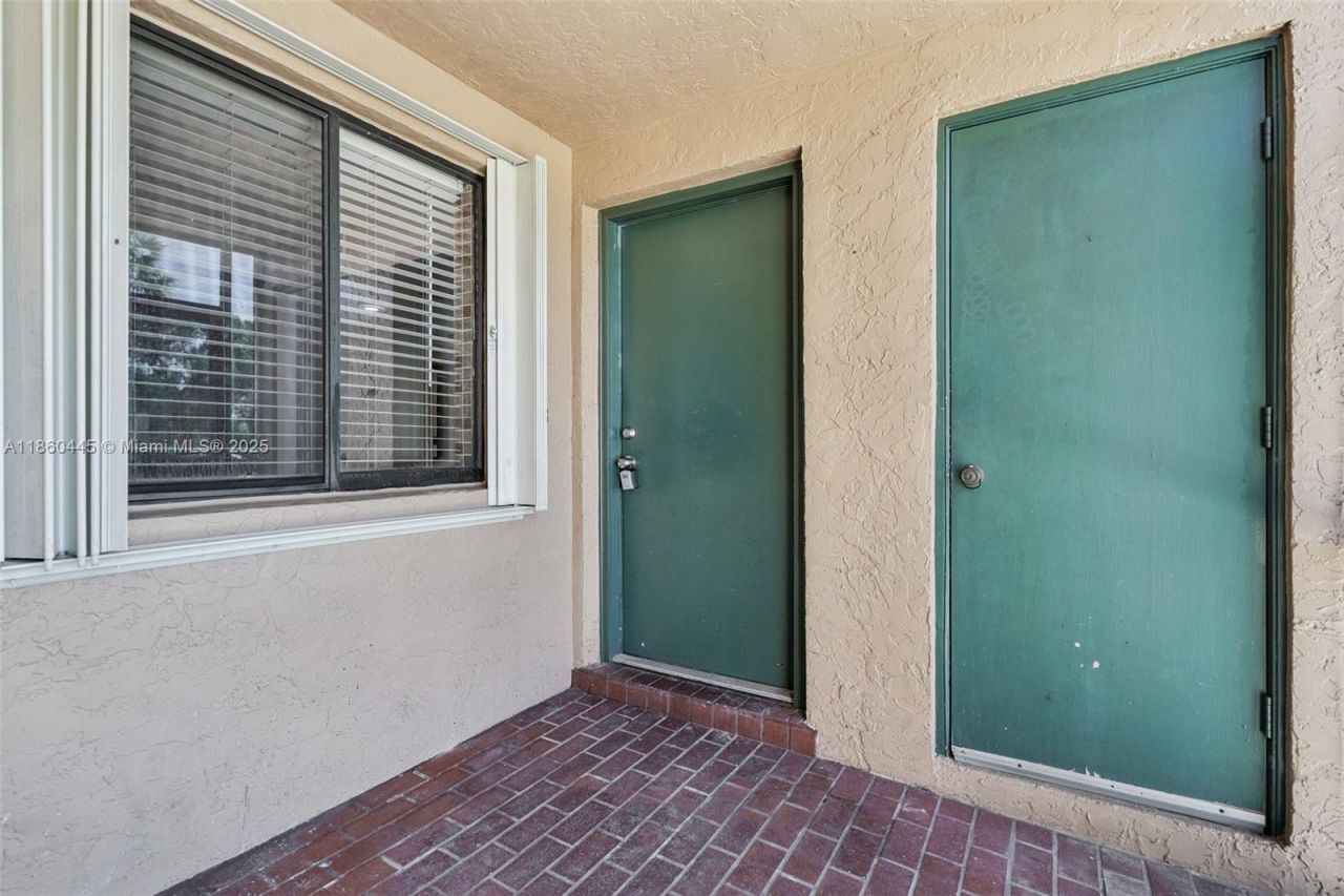 195 Lakeview Dr, Unit 105, Weston, FL 33326 Photo