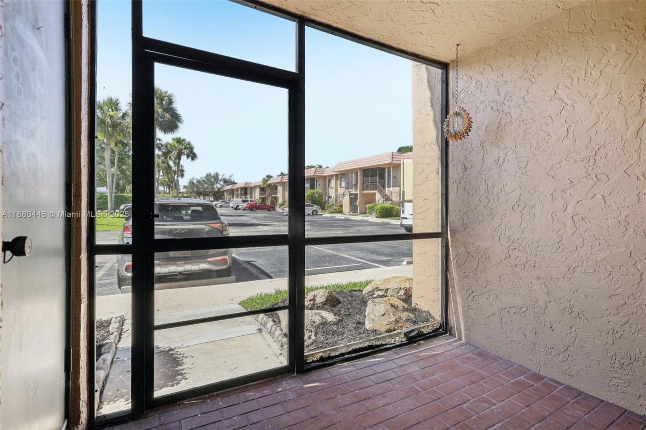 195 Lakeview Dr, Unit 105, Weston, FL 33326 Photo