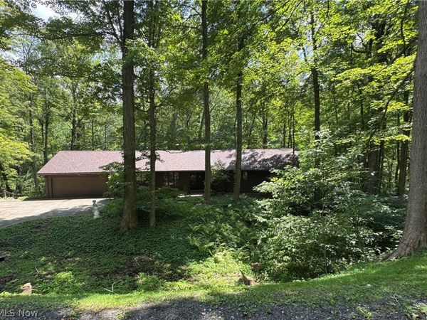 14759 Hillbrook Lane N, Chagrin Falls, OH 44022