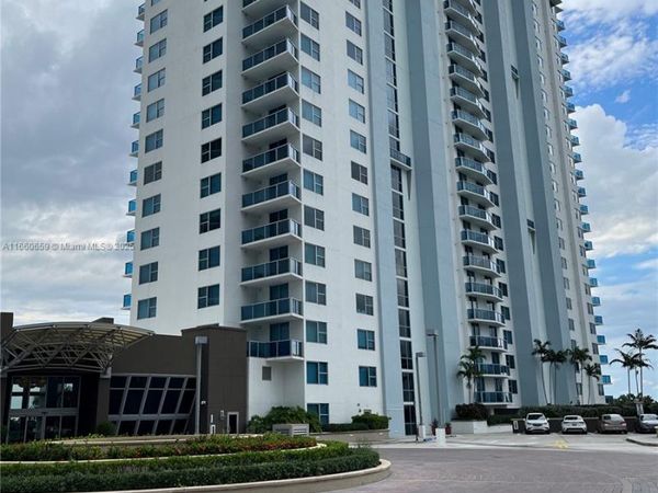 2681 N Flamingo Rd, Unit 303S, Sunrise, FL 33323