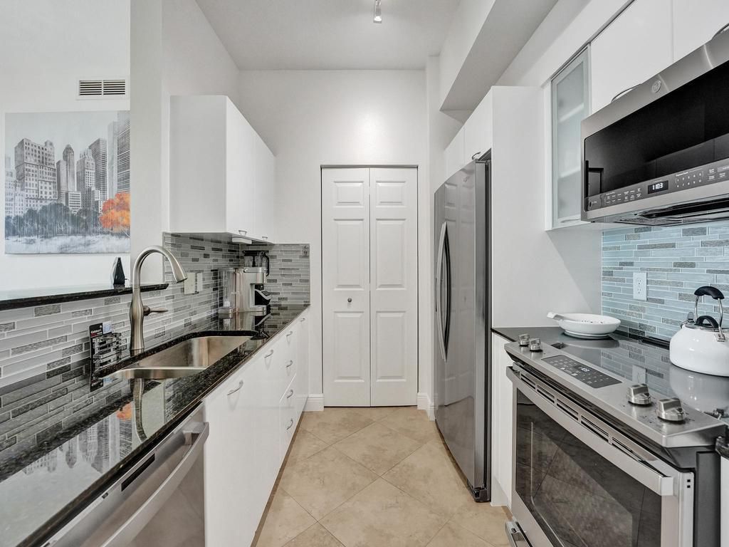 625 Casa Loma Boulevard, Unit Ph06, Boynton Beach, FL 33435 Photo