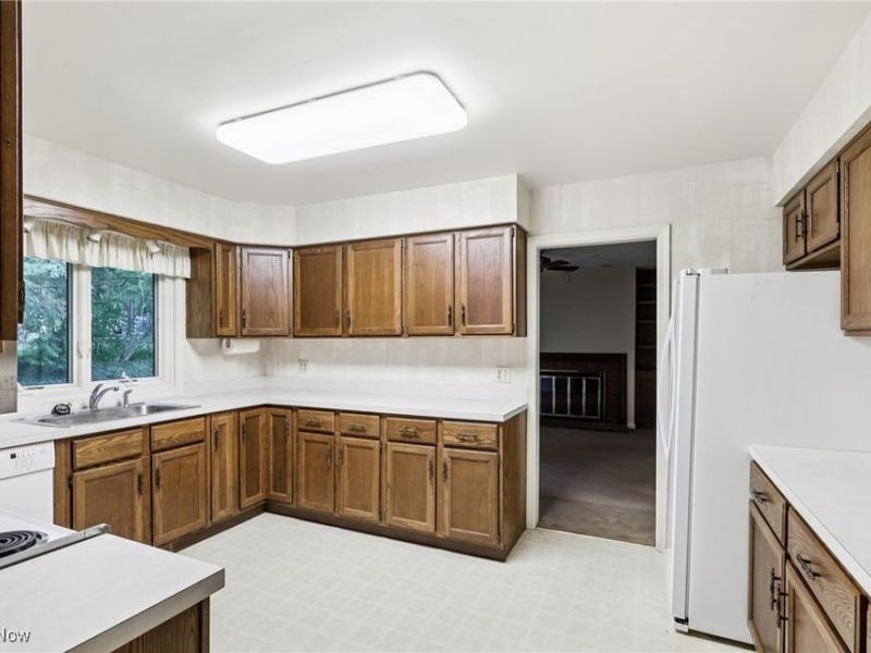 333 N Portage Path, Unit 34, Akron, OH 44303 Photo 12