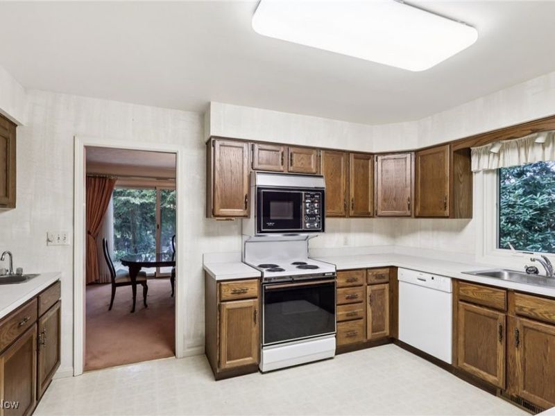 333 N Portage Path, Unit 34, Akron, OH 44303 Photo 13