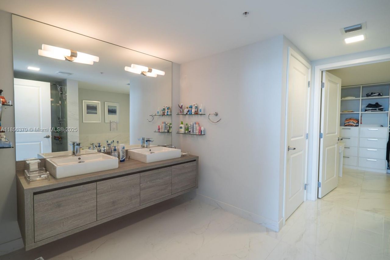 Please Call For Address, Unit 1402, Sunny Isles Beach, FL 33160 Photo