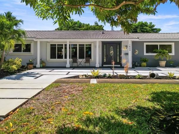 1600 Yale Dr, Hollywood, FL 33021