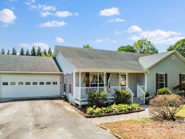 27 Eden Glen Road, Black Mountain, NC 28711