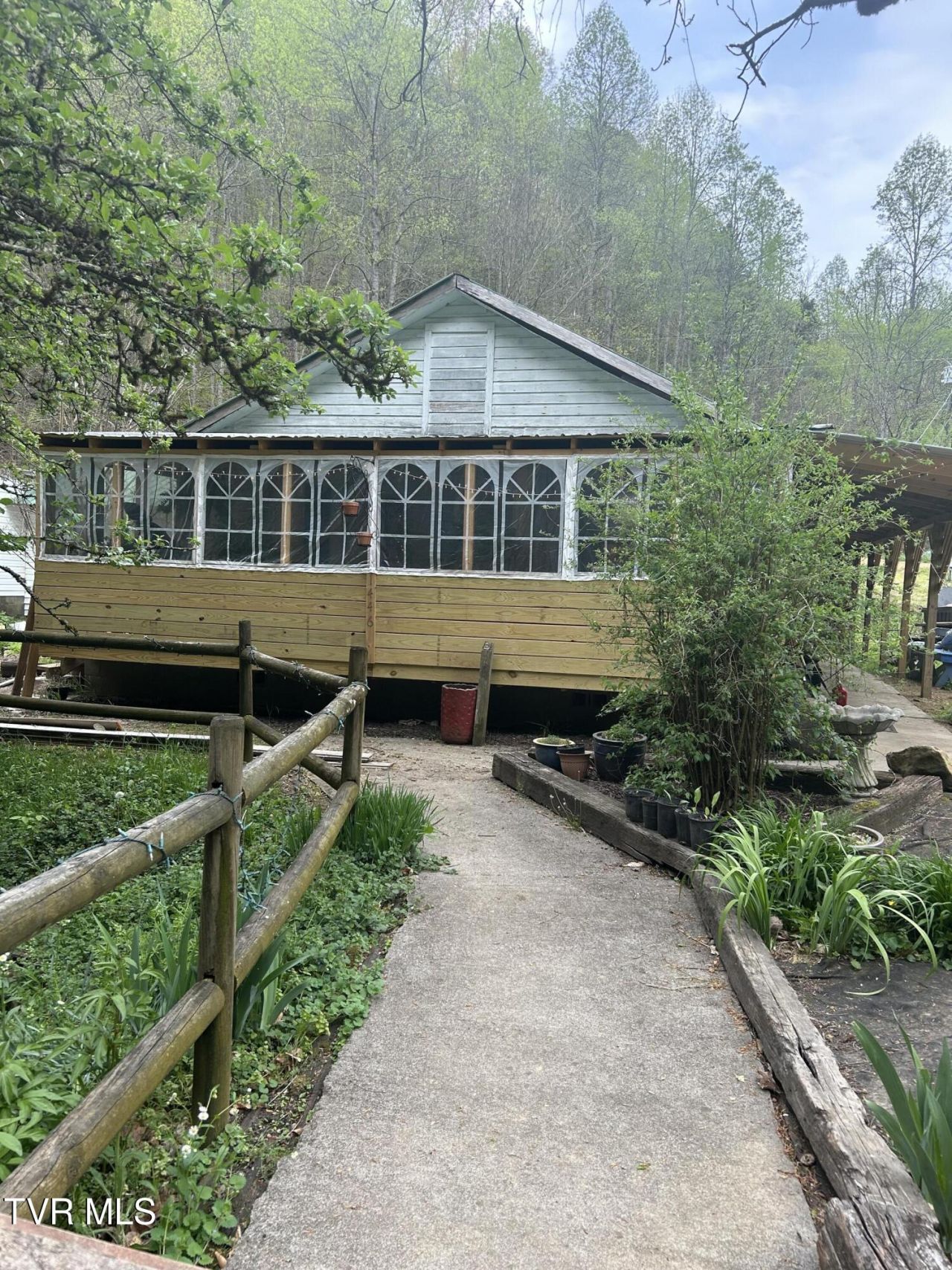 1446 Brooks Road Sneedville, TN 37869