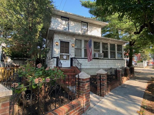 939 College Place, College Point, NY 11356