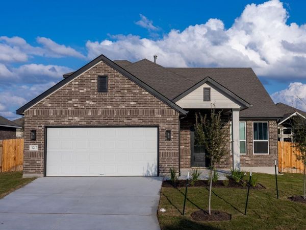 3717 Pin Oak Hills, Seguin, TX 78155