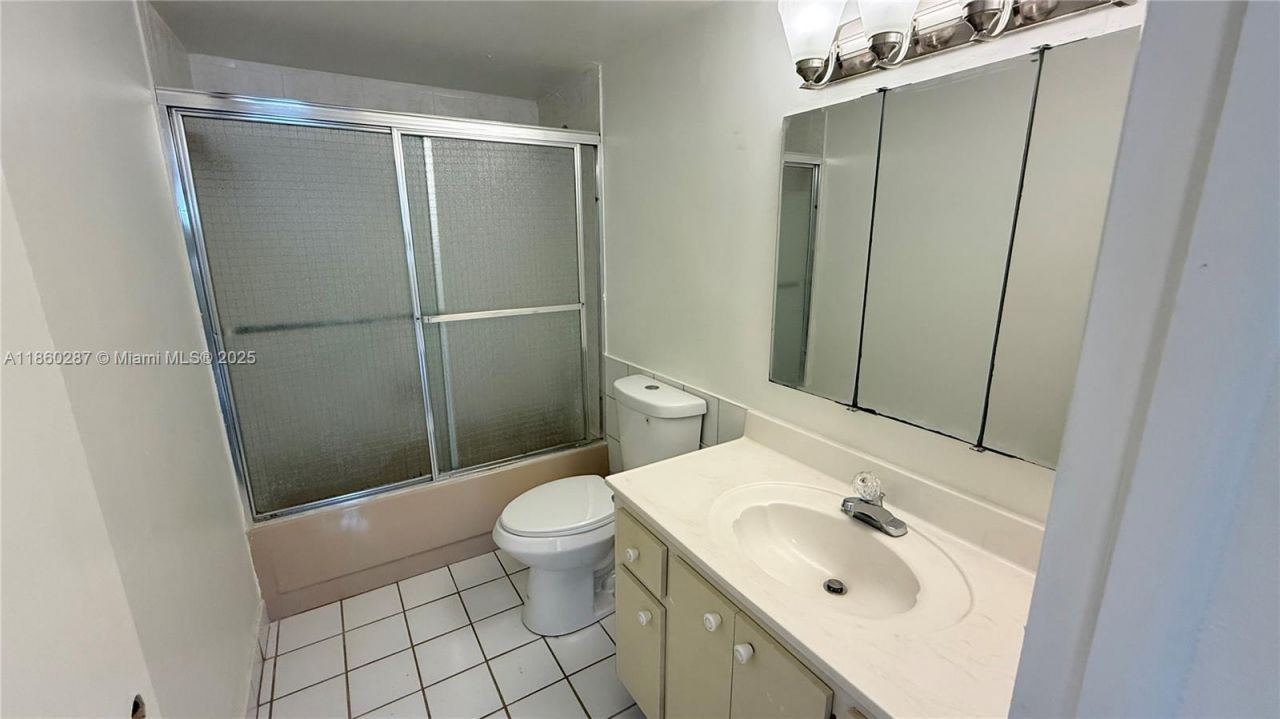 19001 NE 14th Ave, Unit 145, Miami, FL 33179 Photo