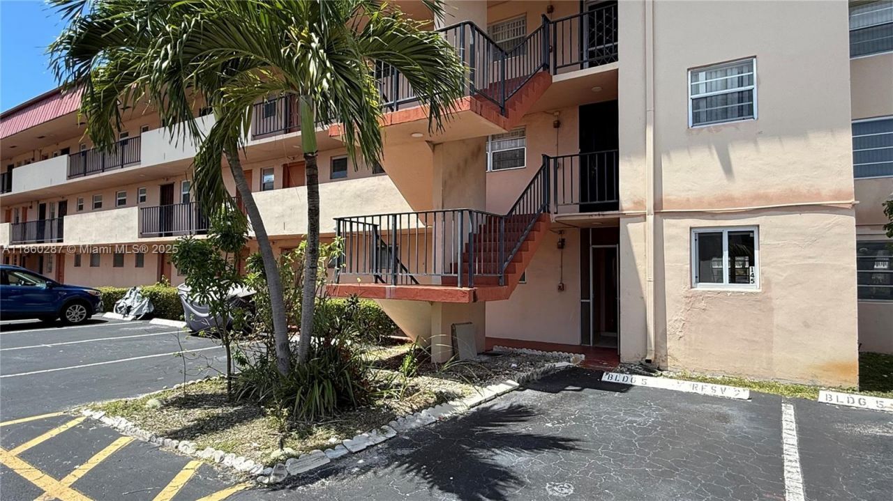 19001 NE 14th Ave, Unit 145, Miami, FL 33179 Photo