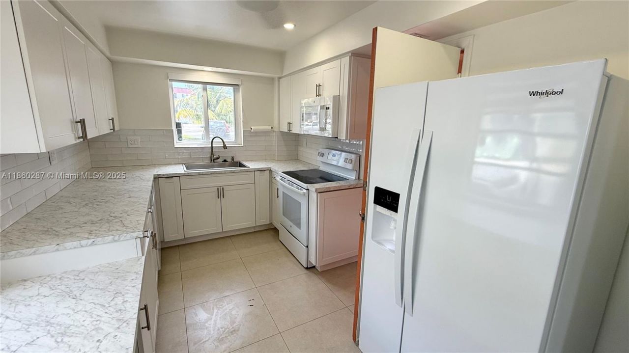 19001 NE 14th Ave, Unit 145, Miami, FL 33179 Photo