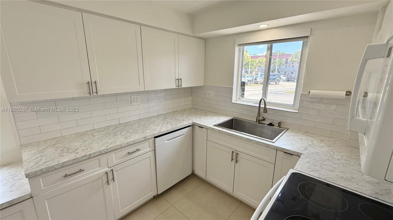 19001 NE 14th Ave, Unit 145, Miami, FL 33179 Photo