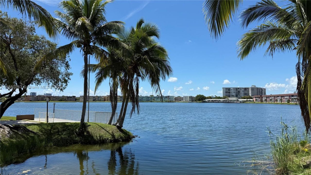 19001 NE 14th Ave, Unit 145, Miami, FL 33179 Photo