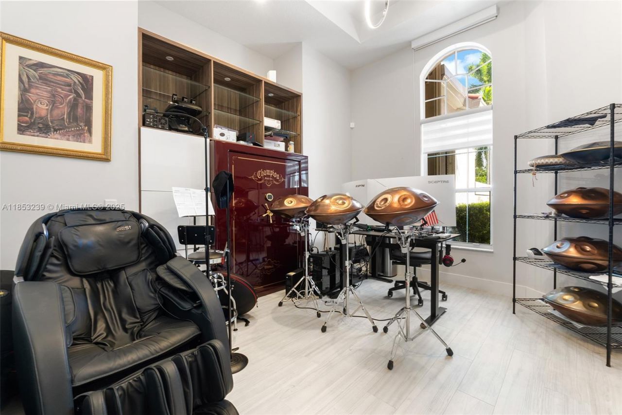 2438 Poinciana Ct, Weston, FL 33327 Photo