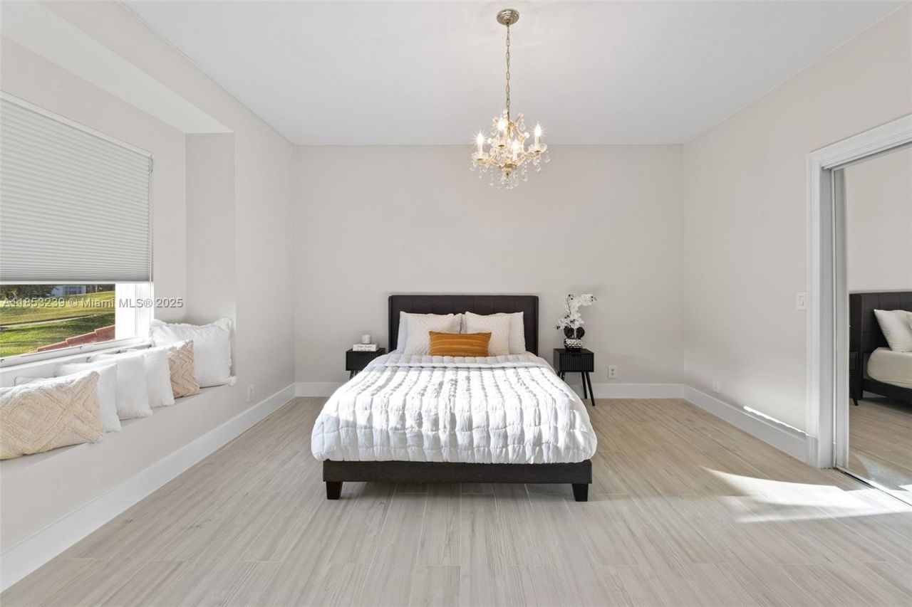 2438 Poinciana Ct, Weston, FL 33327 Photo