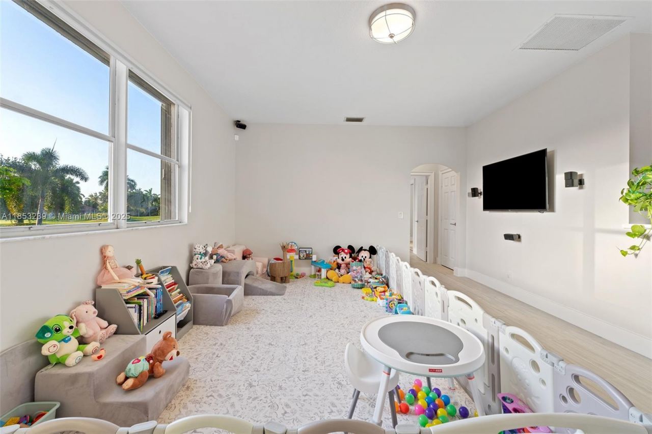 2438 Poinciana Ct, Weston, FL 33327 Photo