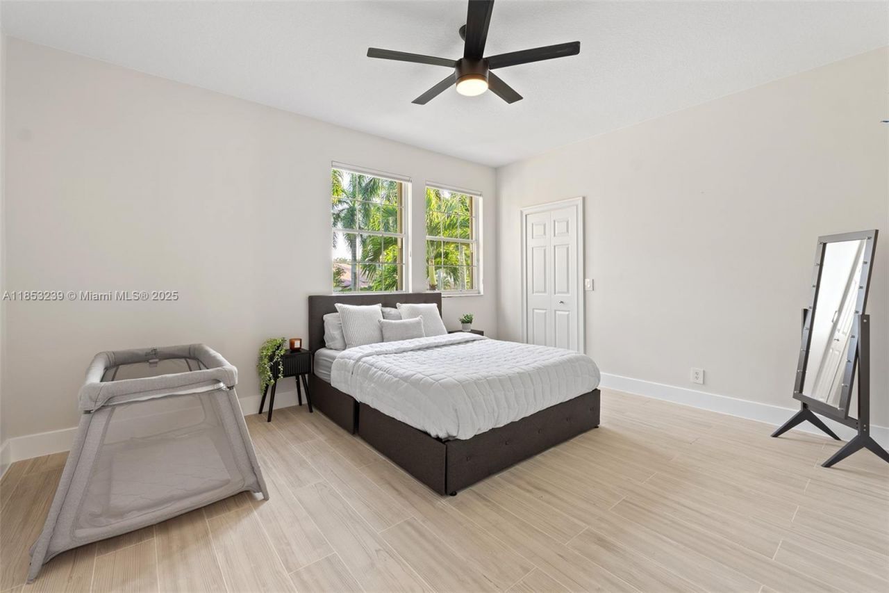 2438 Poinciana Ct, Weston, FL 33327 Photo