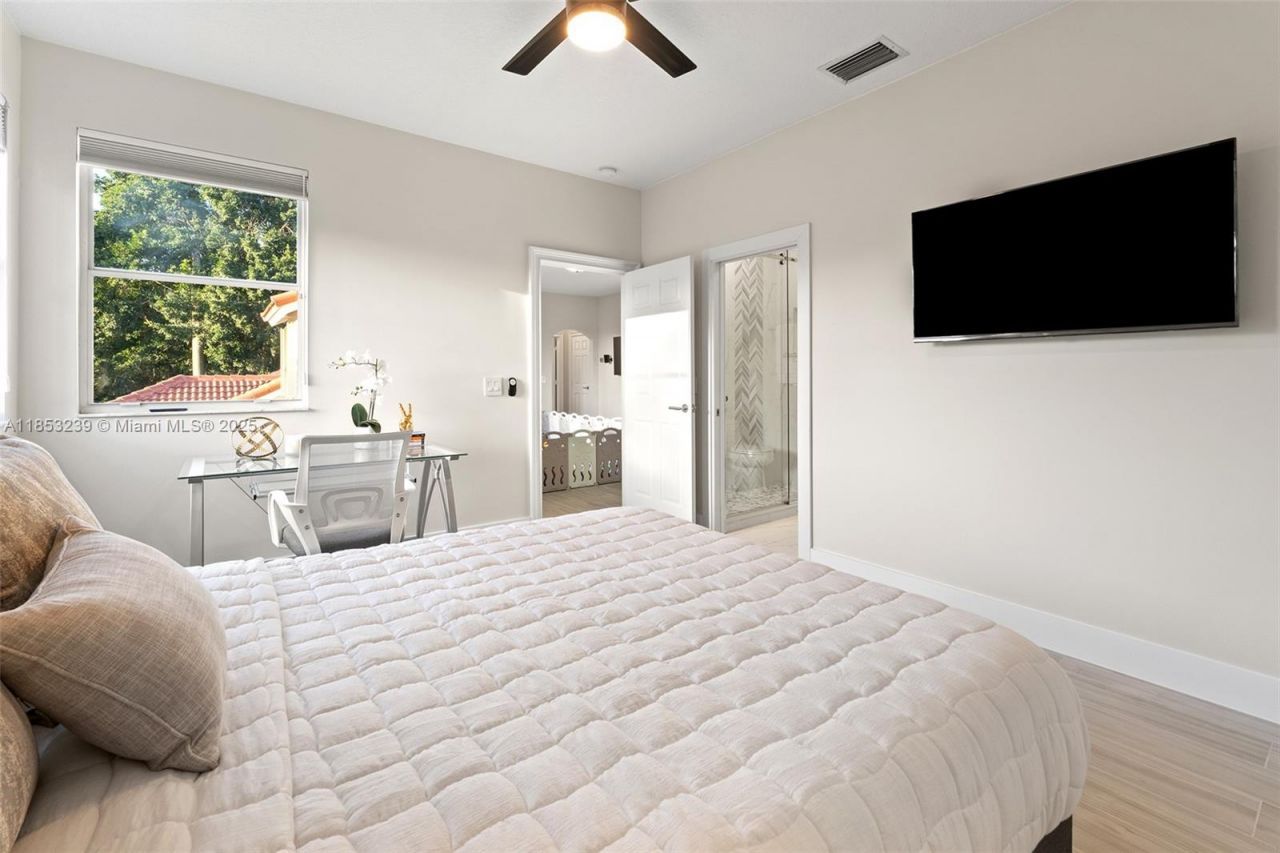 2438 Poinciana Ct, Weston, FL 33327 Photo