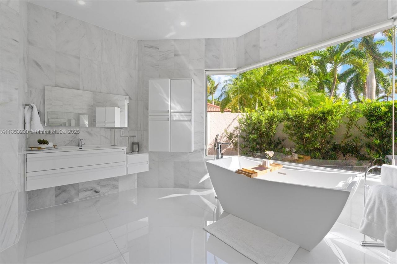 2438 Poinciana Ct, Weston, FL 33327 Photo