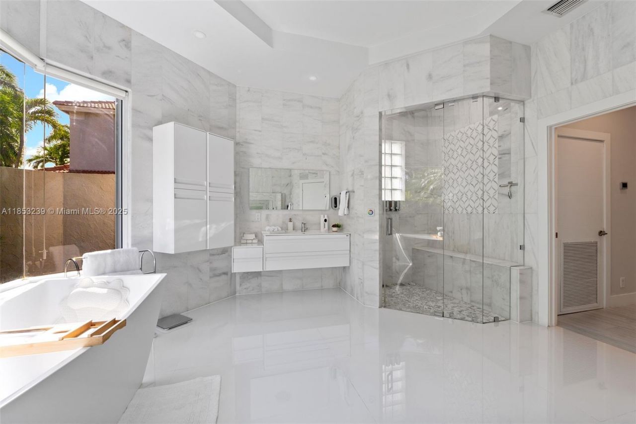 2438 Poinciana Ct, Weston, FL 33327 Photo