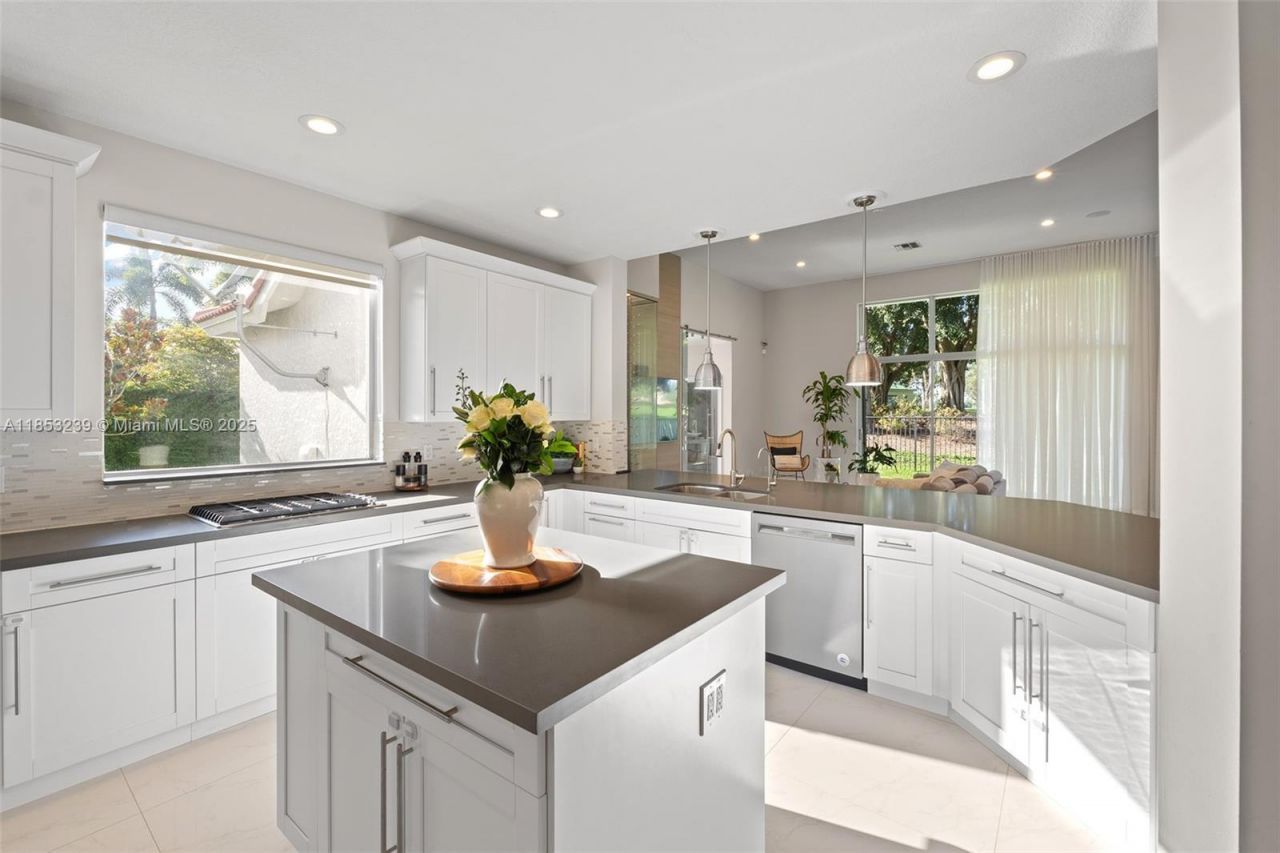 2438 Poinciana Ct, Weston, FL 33327 Photo