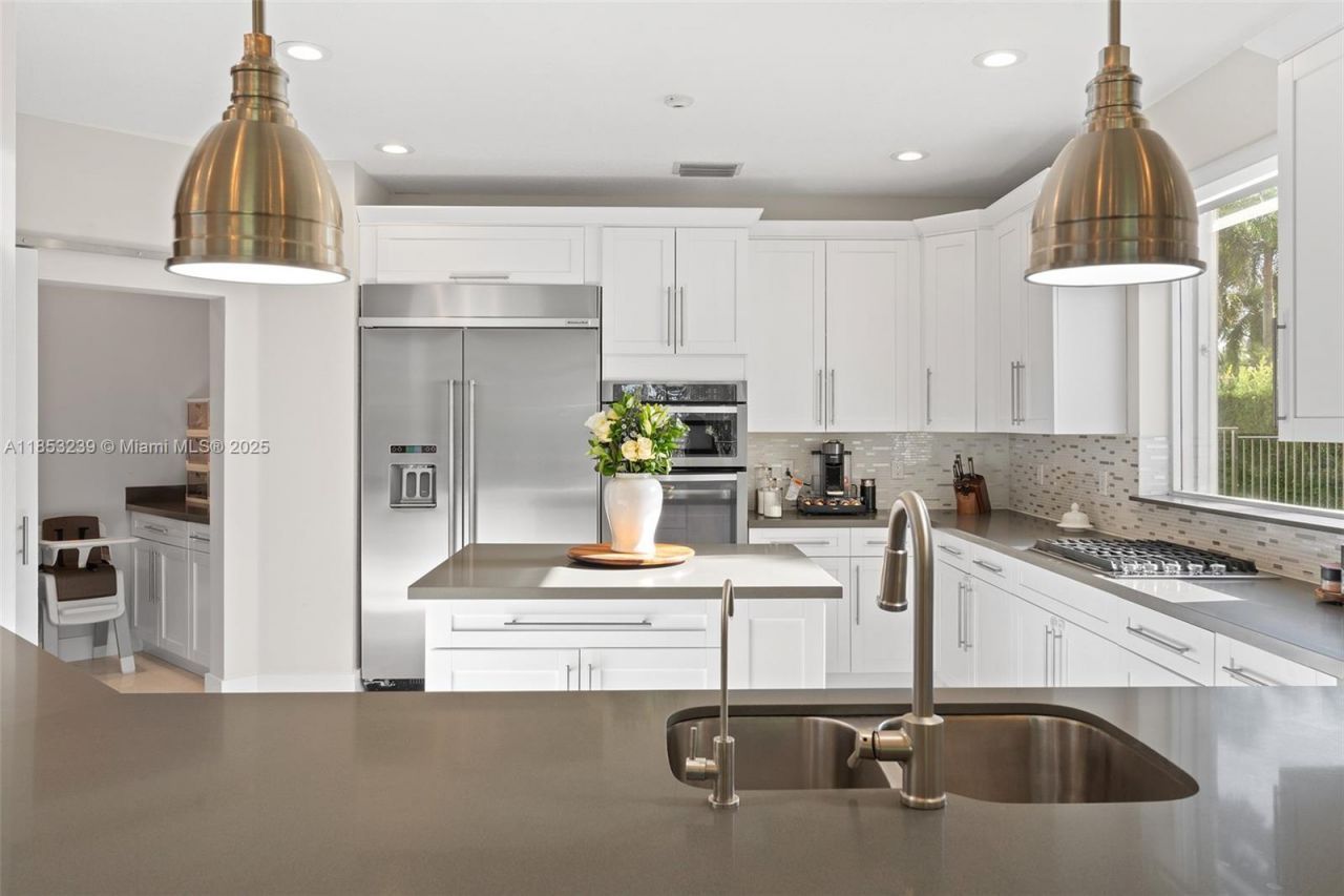 2438 Poinciana Ct, Weston, FL 33327 Photo