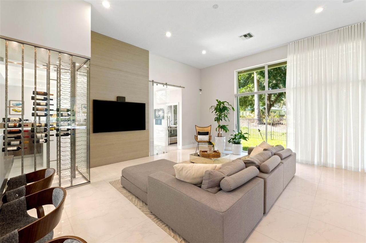 2438 Poinciana Ct, Weston, FL 33327 Photo