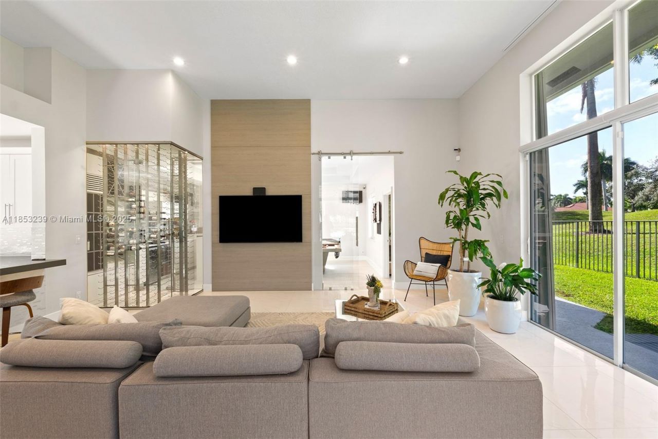 2438 Poinciana Ct, Weston, FL 33327 Photo