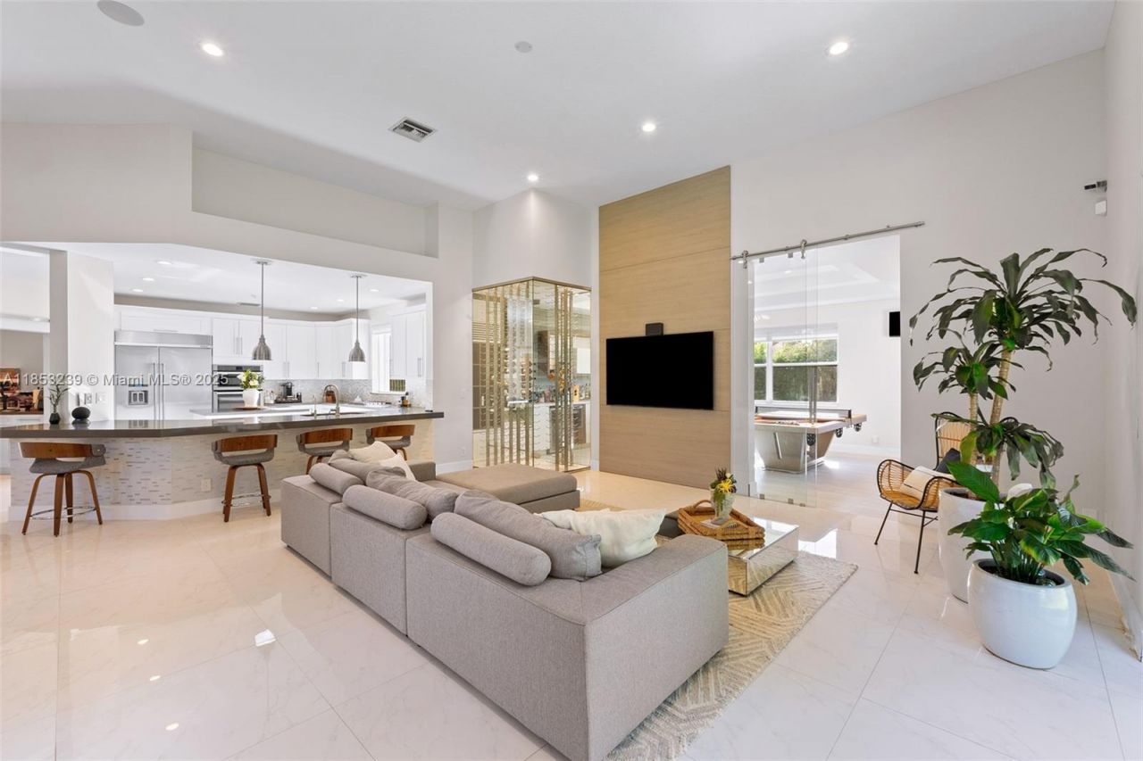 2438 Poinciana Ct, Weston, FL 33327 Photo