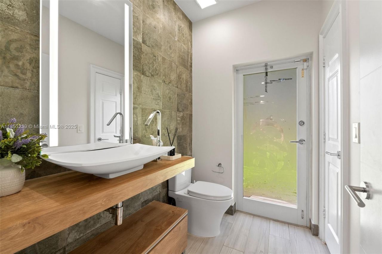 2438 Poinciana Ct, Weston, FL 33327 Photo