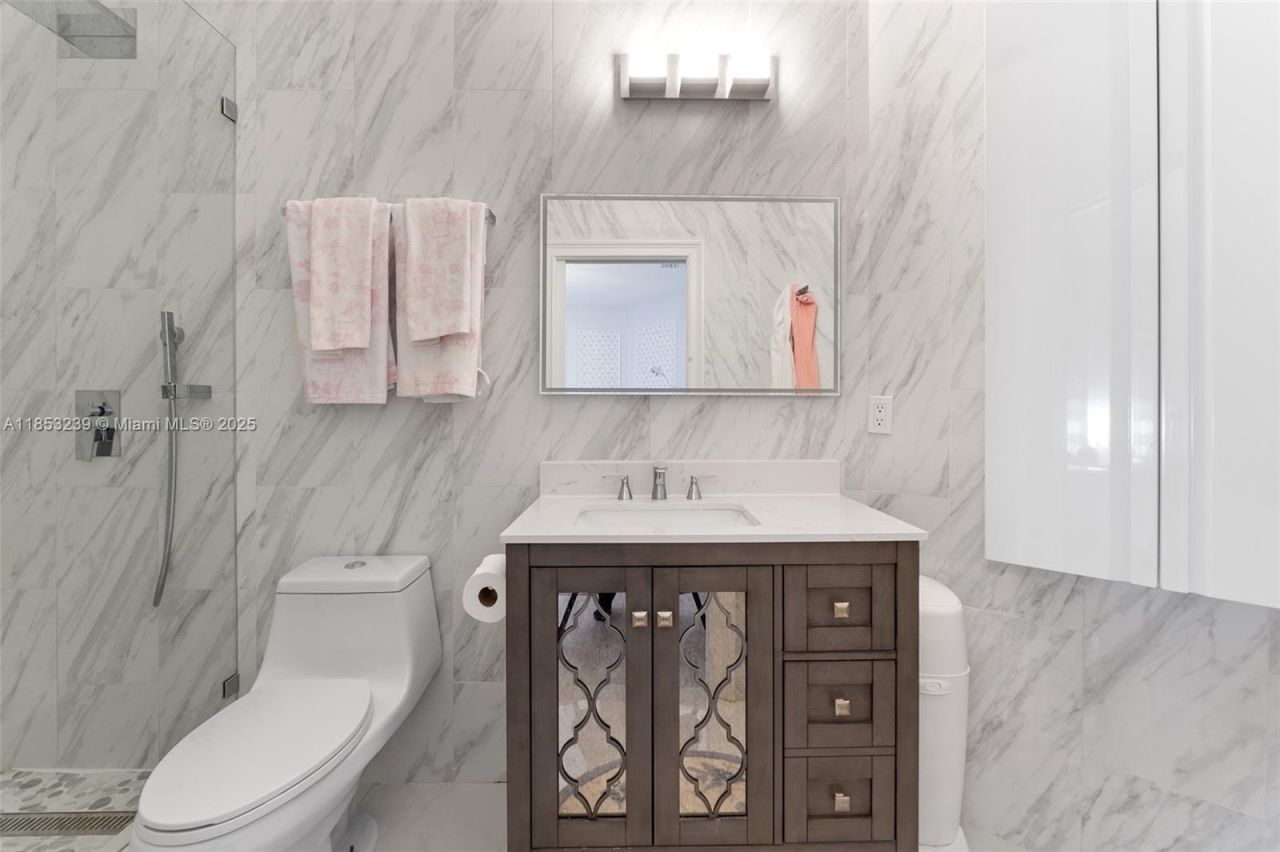 2438 Poinciana Ct, Weston, FL 33327 Photo