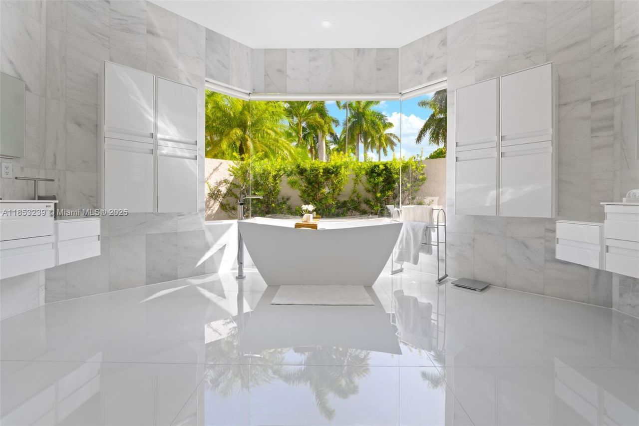 2438 Poinciana Ct, Weston, FL 33327 Photo