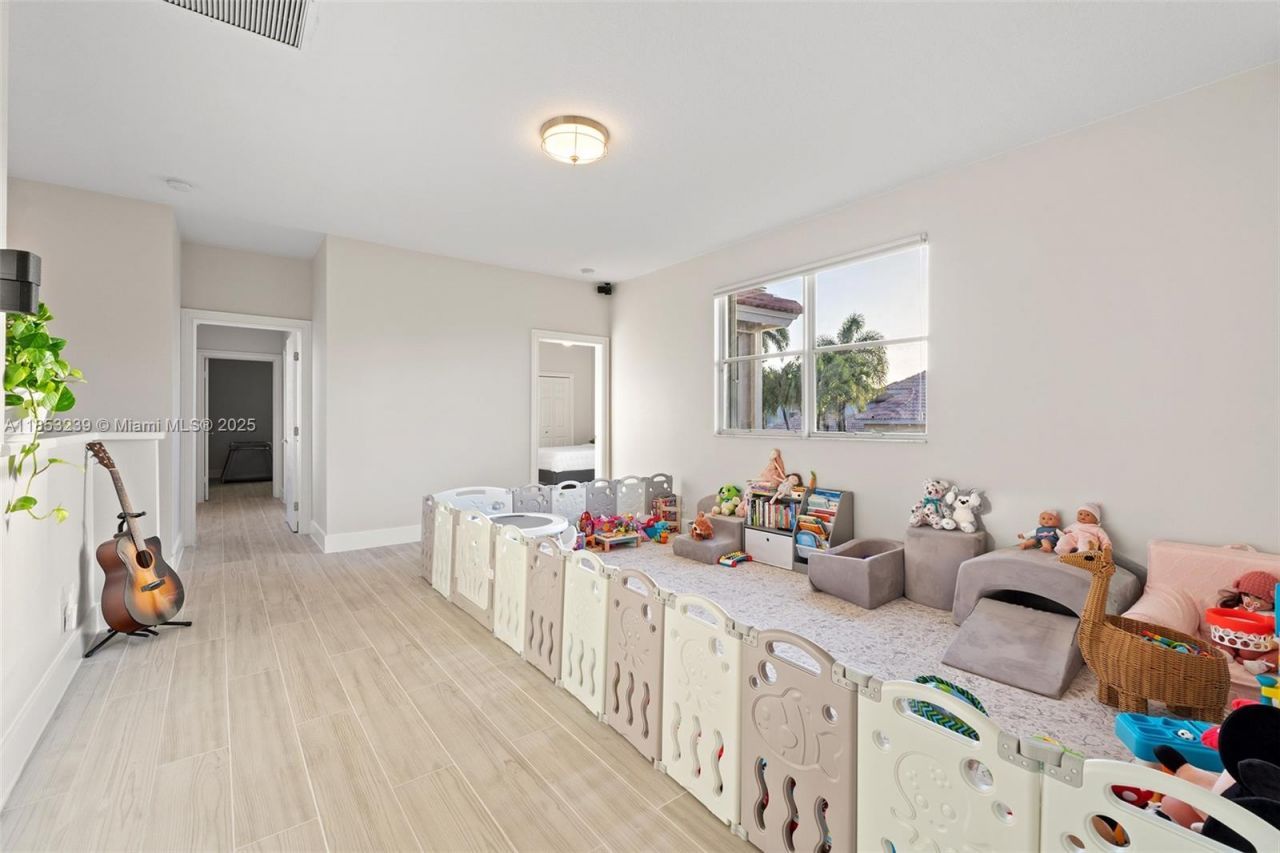 2438 Poinciana Ct, Weston, FL 33327 Photo