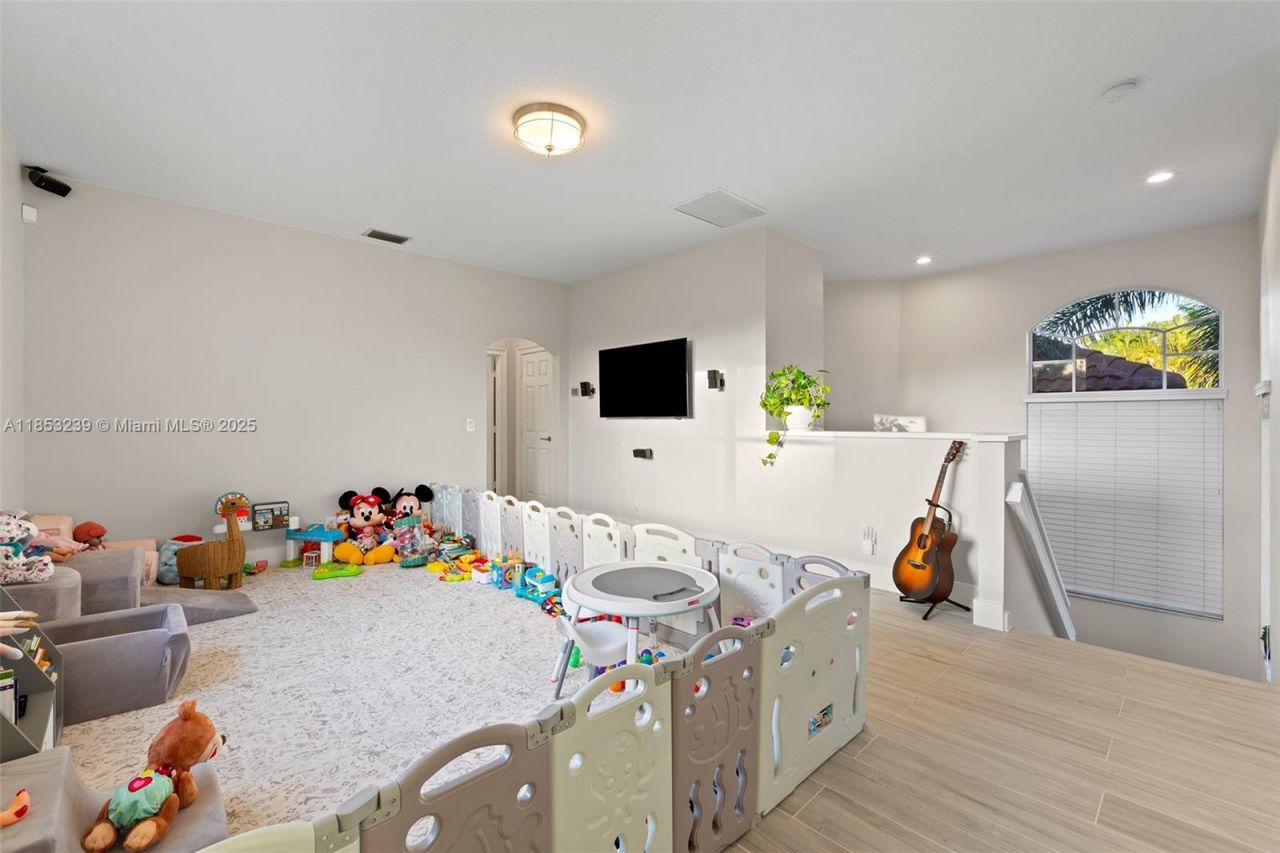 2438 Poinciana Ct, Weston, FL 33327 Photo