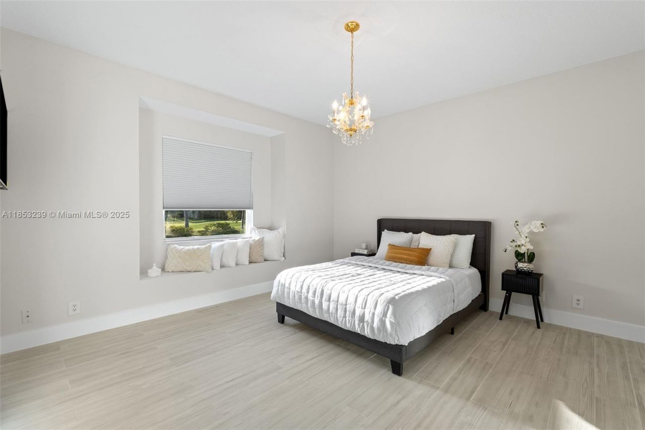 2438 Poinciana Ct, Weston, FL 33327 Photo