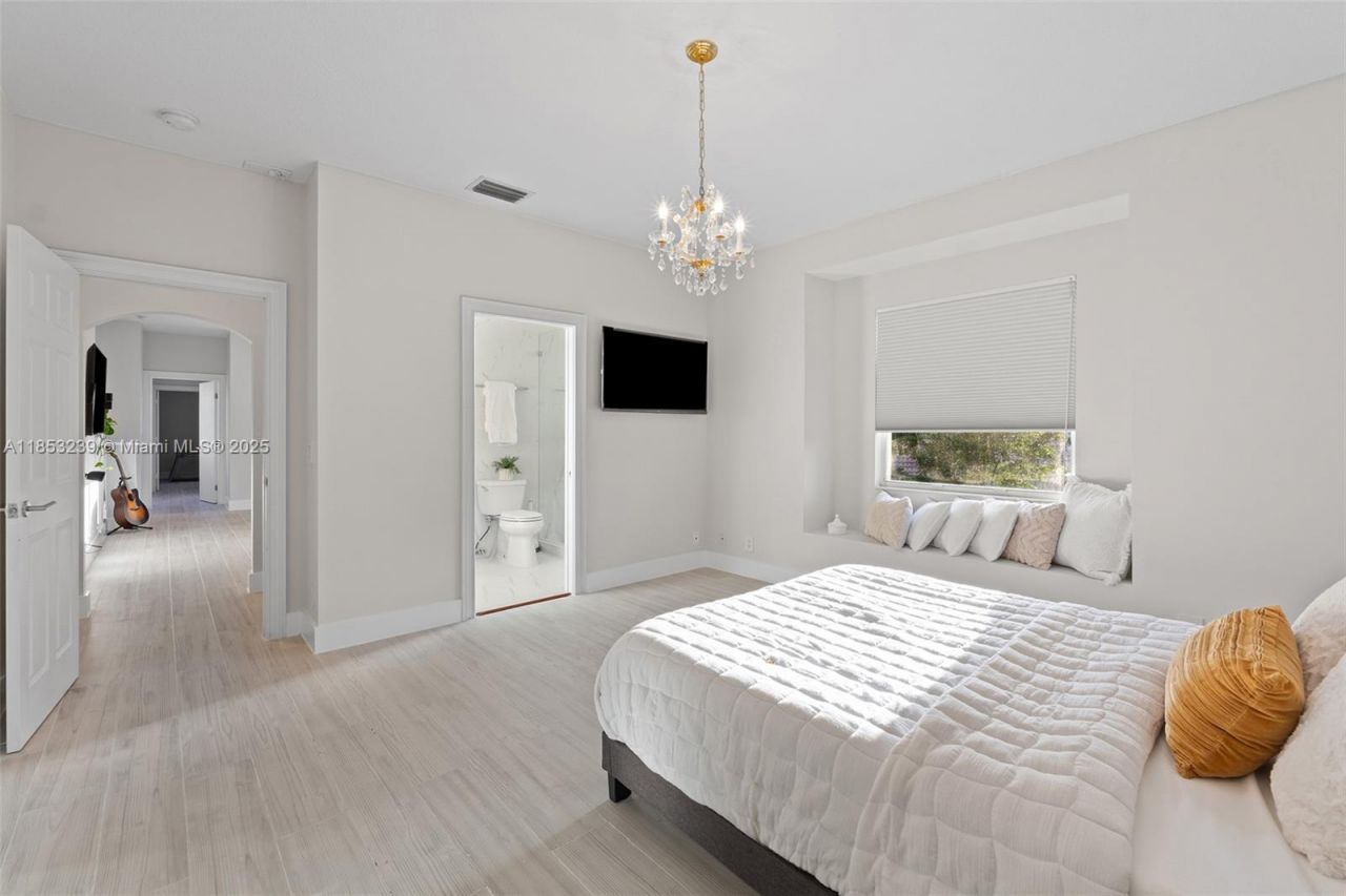 2438 Poinciana Ct, Weston, FL 33327 Photo