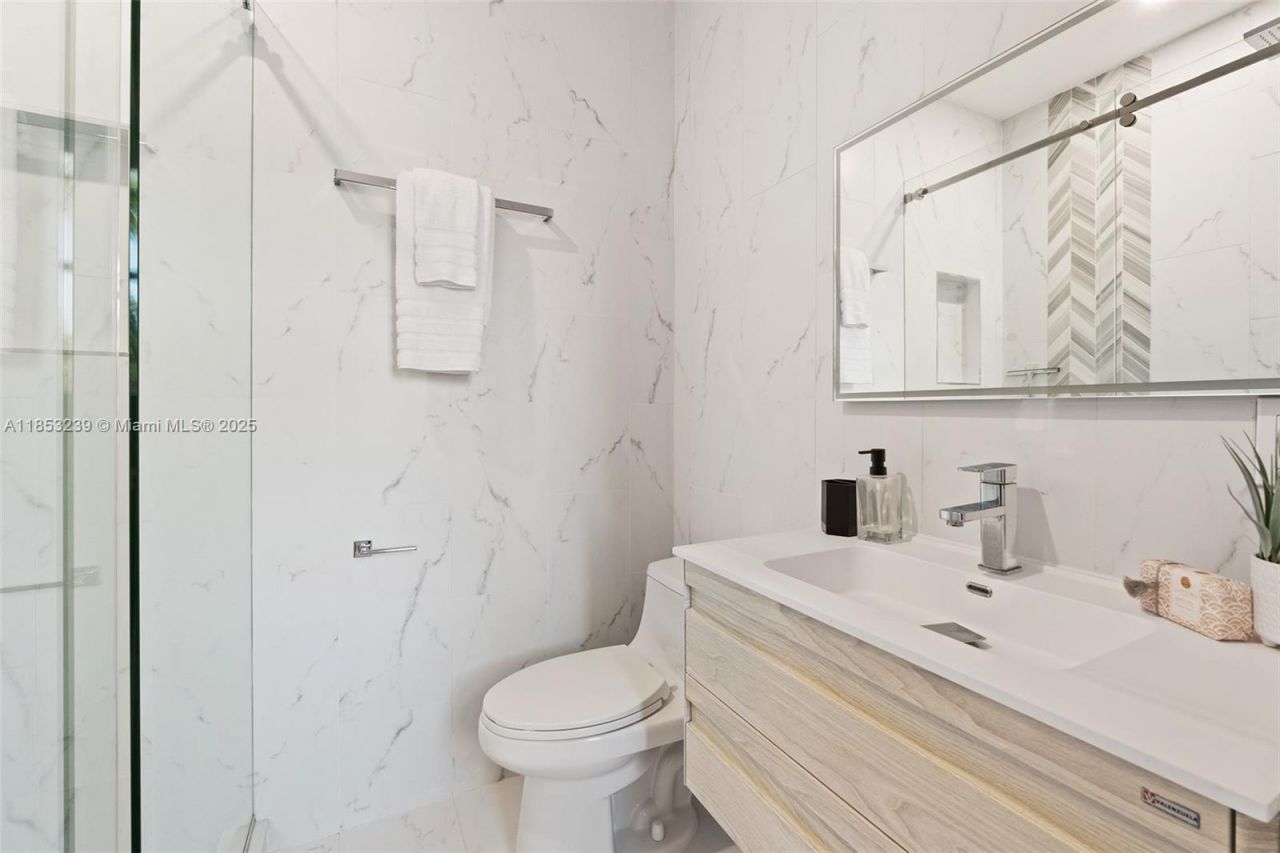 2438 Poinciana Ct, Weston, FL 33327 Photo