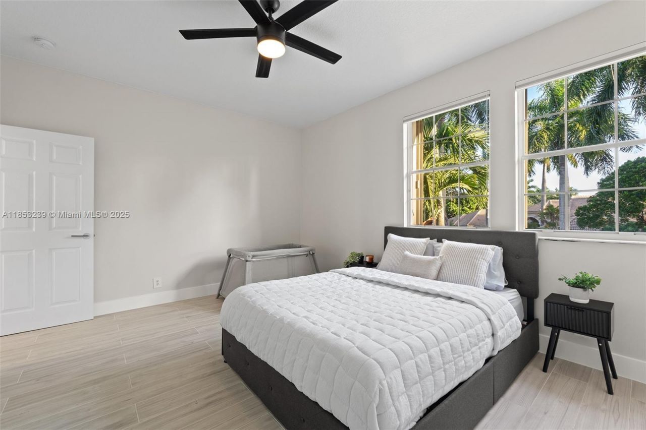 2438 Poinciana Ct, Weston, FL 33327 Photo