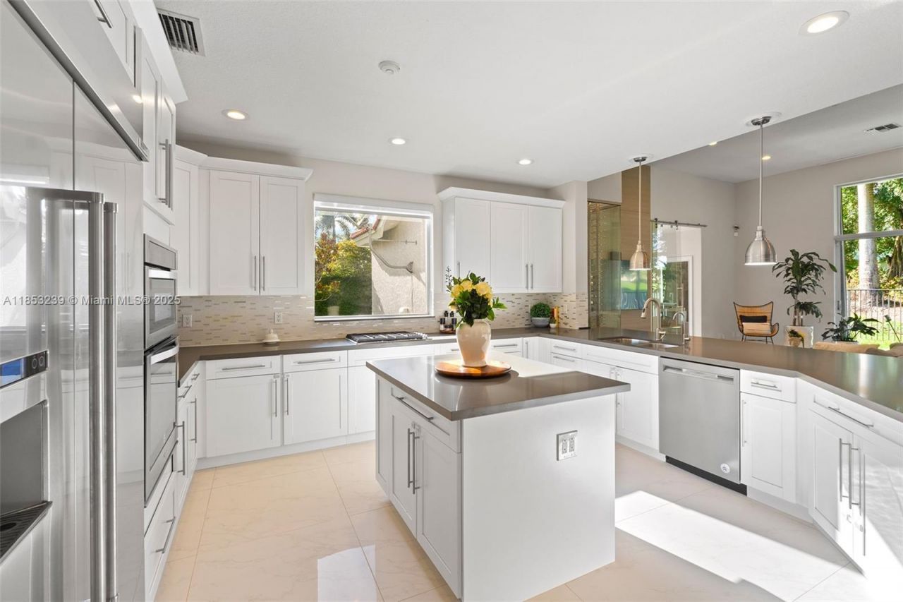 2438 Poinciana Ct, Weston, FL 33327 Photo