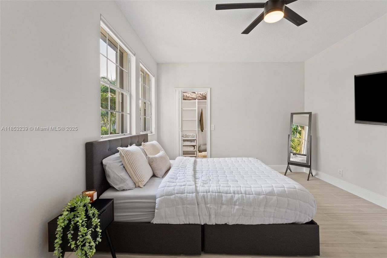 2438 Poinciana Ct, Weston, FL 33327 Photo