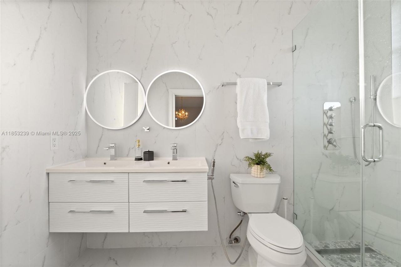 2438 Poinciana Ct, Weston, FL 33327 Photo