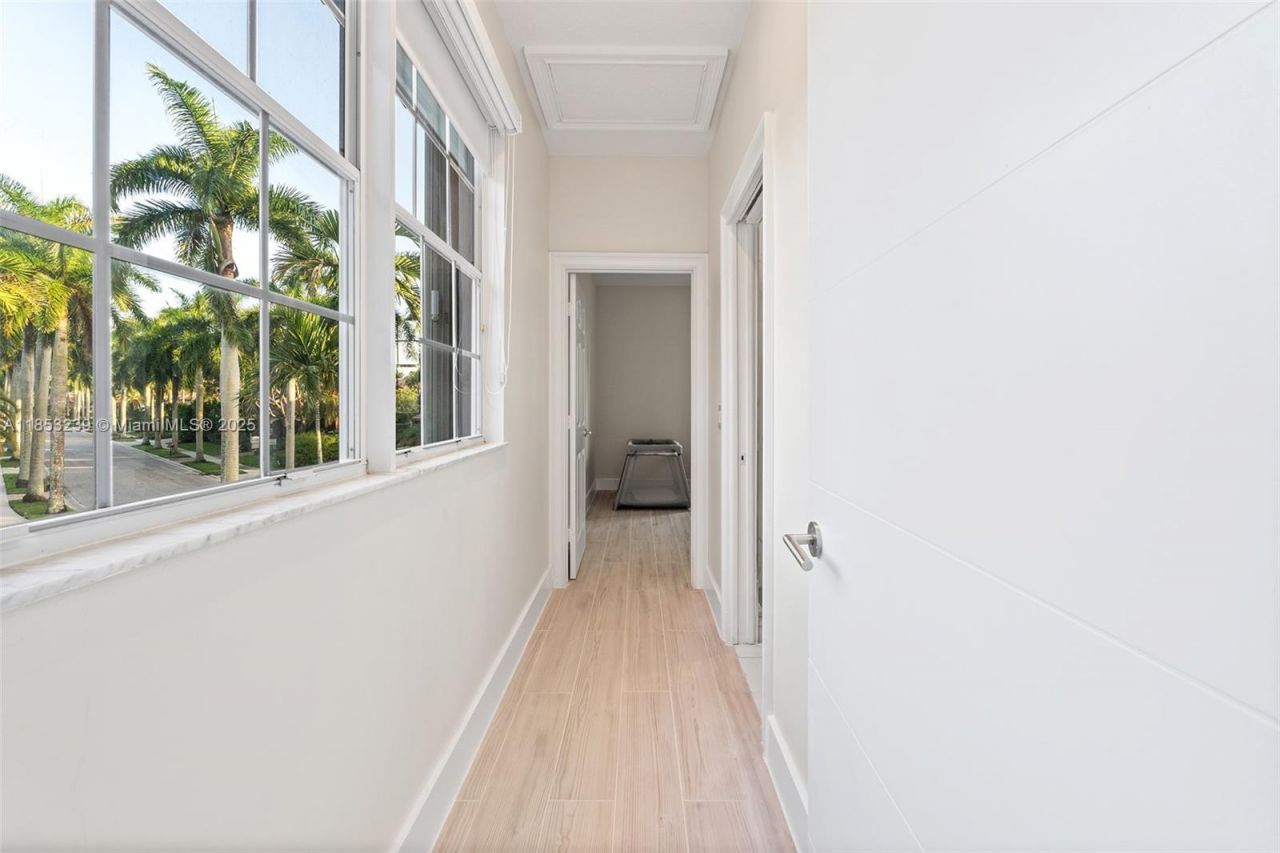 2438 Poinciana Ct, Weston, FL 33327 Photo