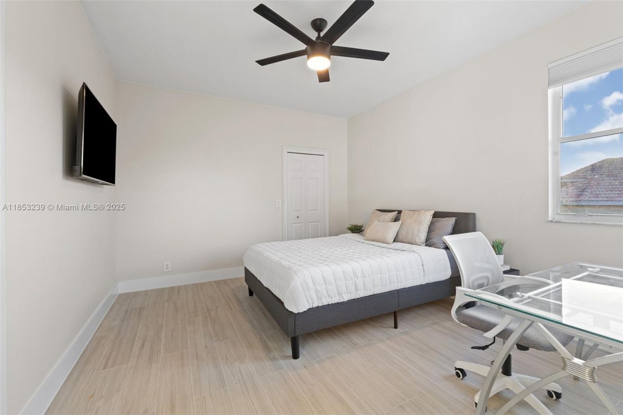 2438 Poinciana Ct, Weston, FL 33327 Photo